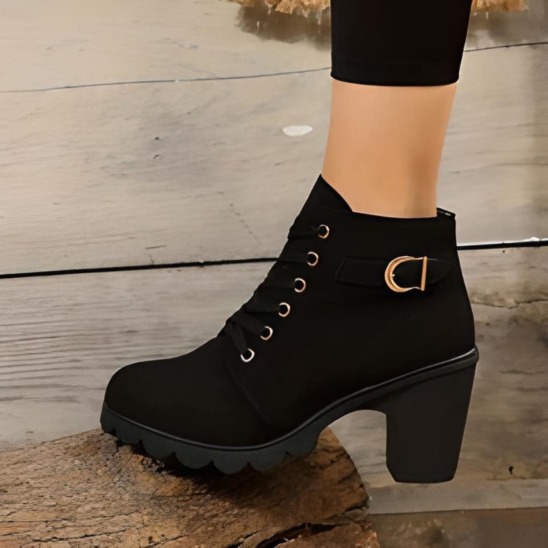 Chelsea - Fashionable Heeled Boots